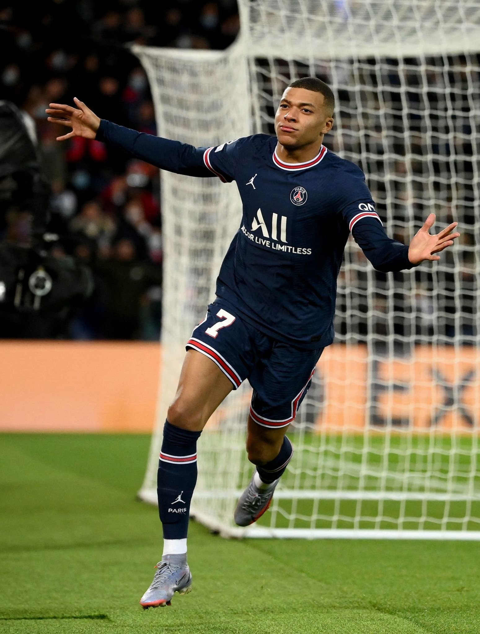 斯拉维亚主帅：我们让阿森纳踢得很艰难，但球队犯了致命失误