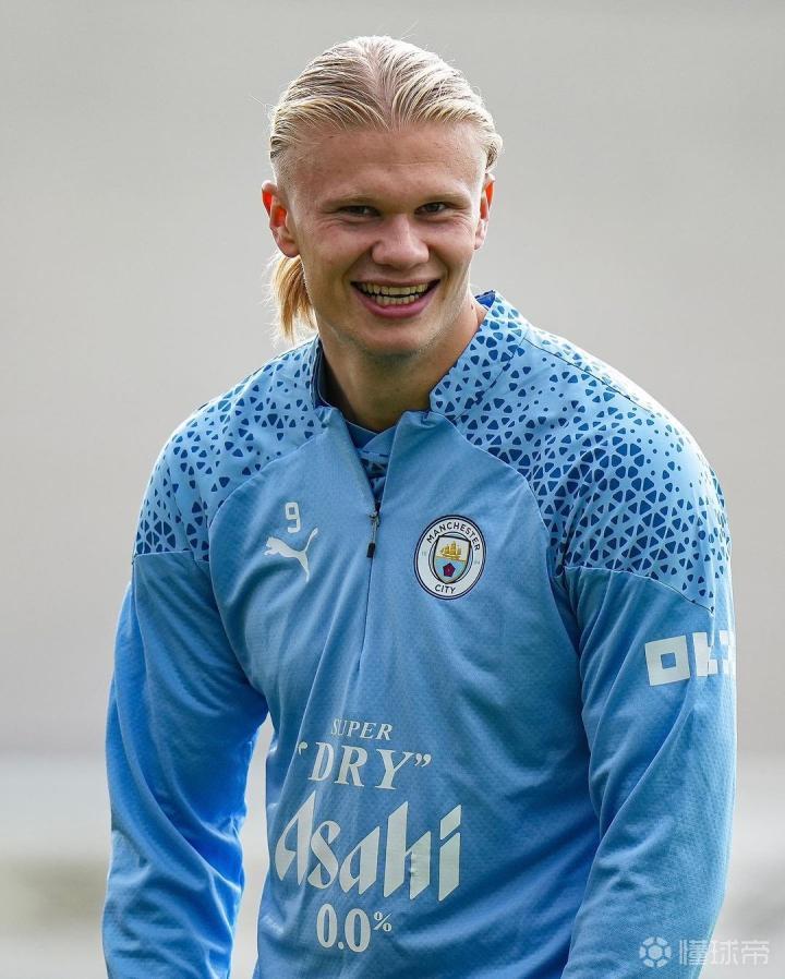 法比奥晒与古加搞怪合照：我们爱中国，很满意现在的生活状态