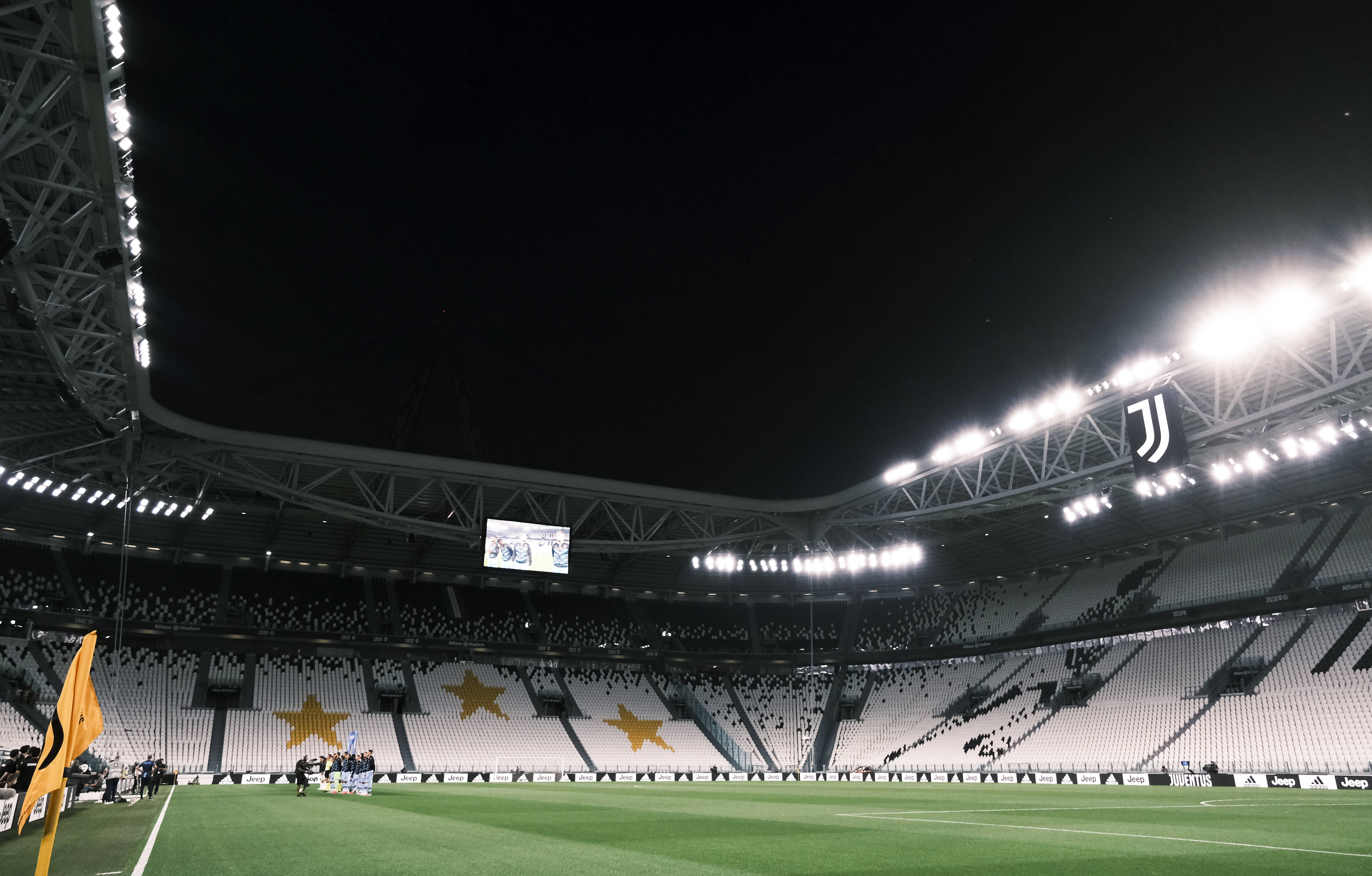 英超第13轮切尔西对阵阿森纳，双方均状态出色，争夺争冠席位，赛果待定。