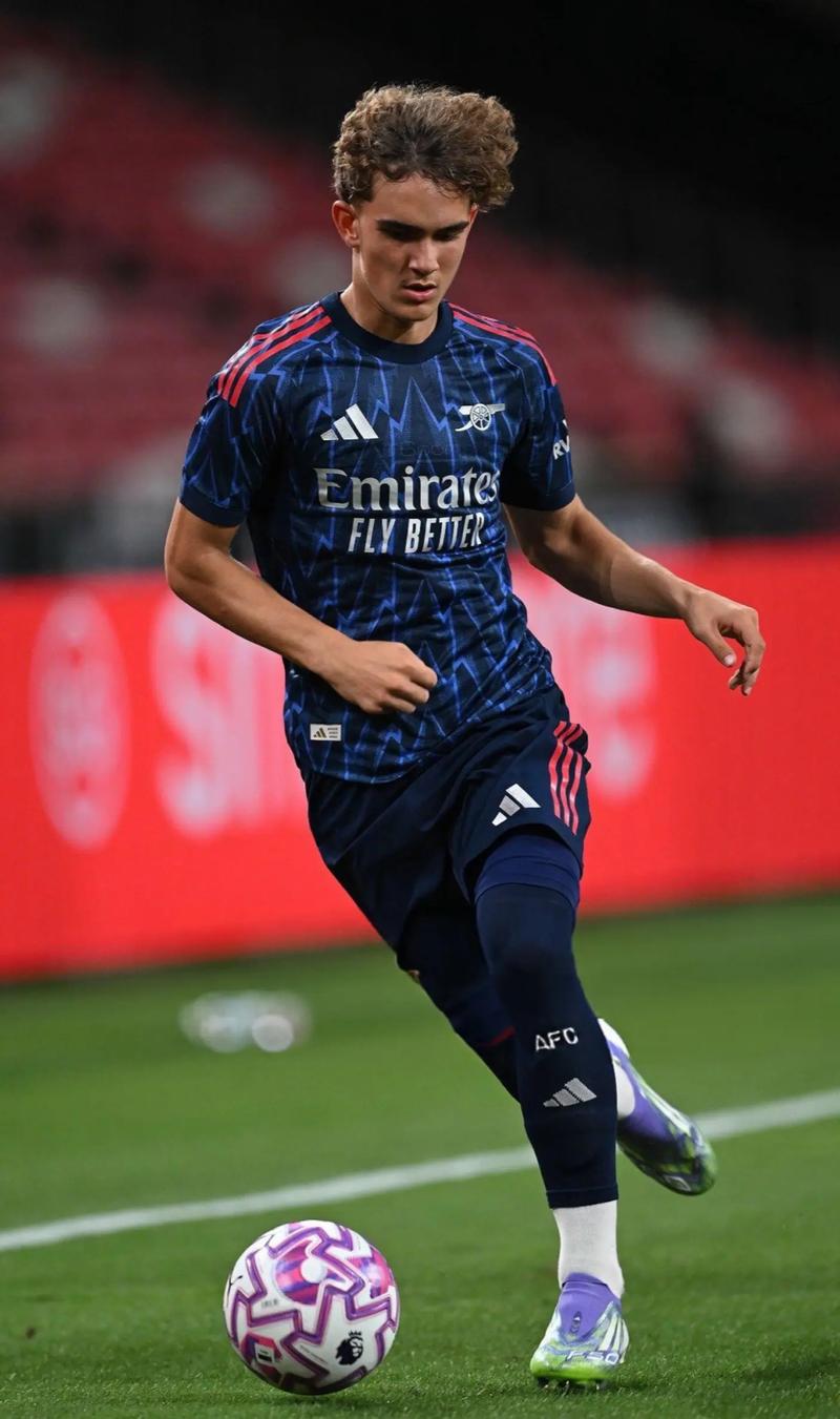 CBA杯赛中NBL球队爆冷战胜CBA队伍，引发对联赛质量与外援配置的质疑，凸显CBA需改革。