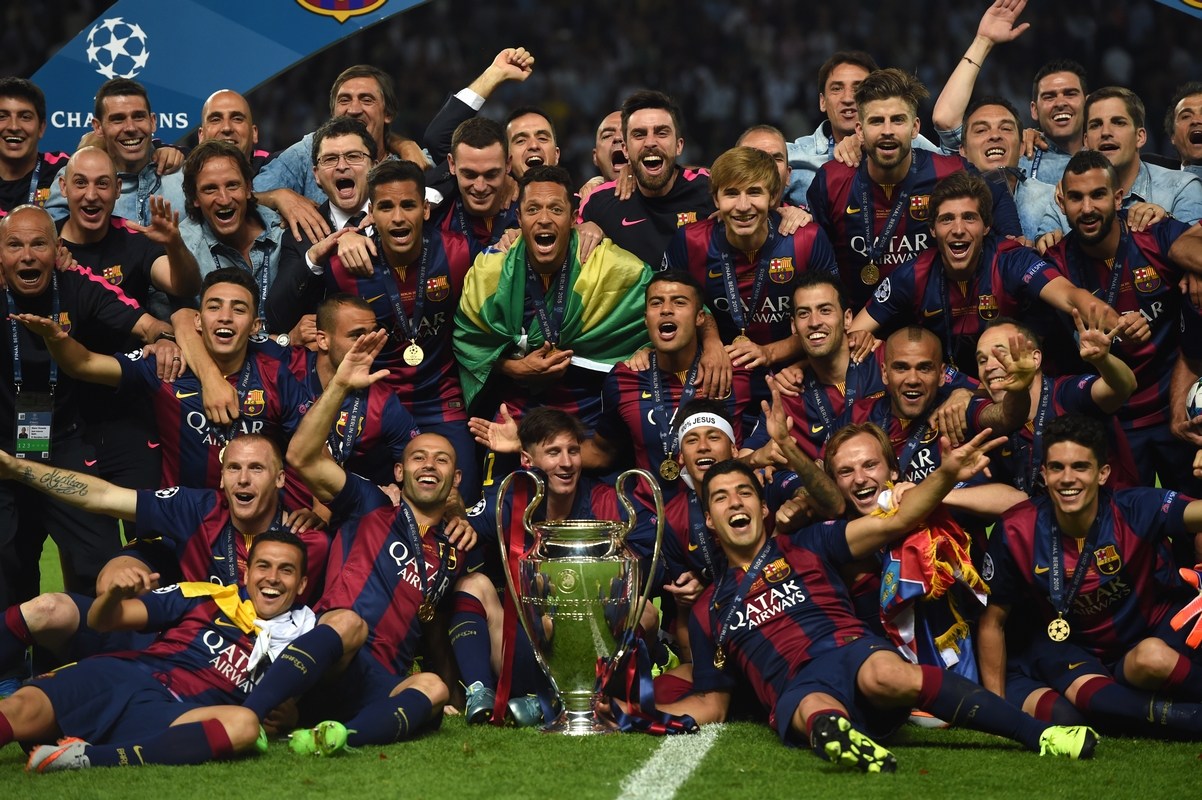 阿利亚迭雷父子分别身穿皇马与阿森纳球衣，晒出对弈图片