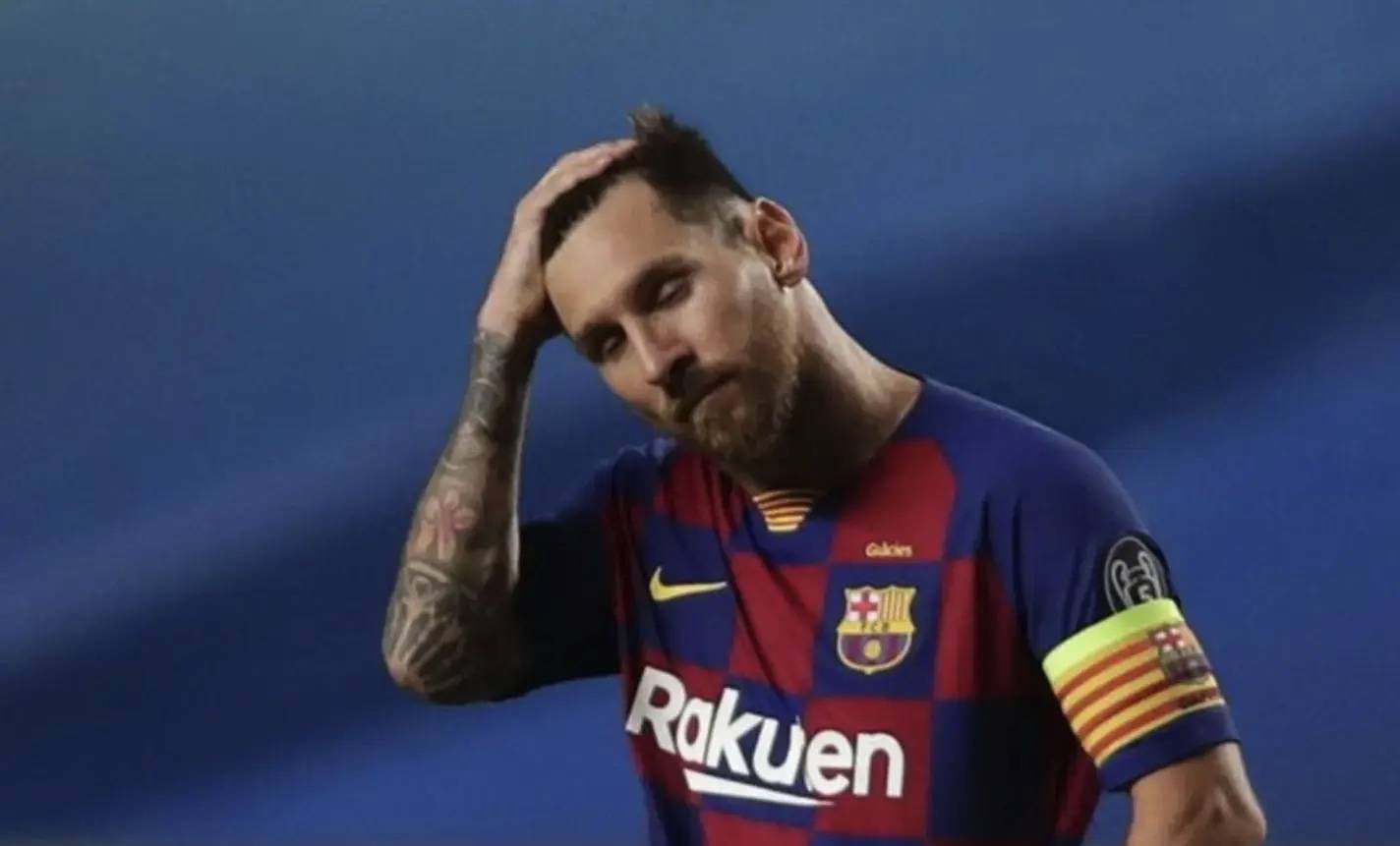 莲湖区机场小学：飞翔少年勇拼搏 绿茵场上展风采